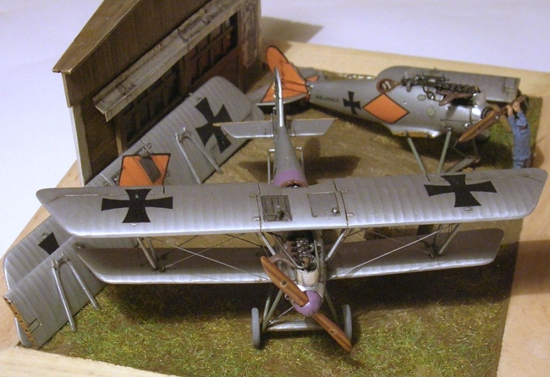 Diorama Pfalz D-III et D-IIIa en réparations, 1/72 Pfalz_16