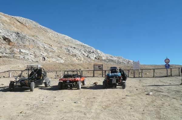 Le col le plus haut d' Europe en buggy . Berg410