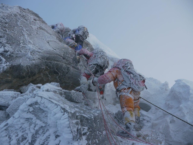 L'ascension de l'Everest At_hil10