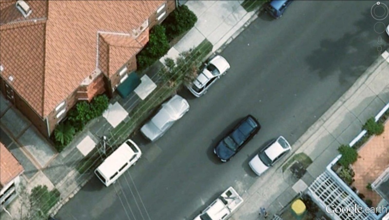 Voitures vues de près ... et idéntifiées dans Google Earth - Page 3 Bachye10