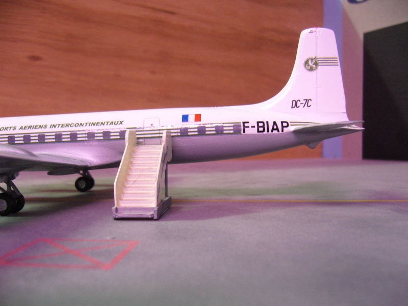 DC-7C TAI F-RSIN 1/144 compagnies aériennes françaises d'hier et d'aujourd'hui pn55 P1080512