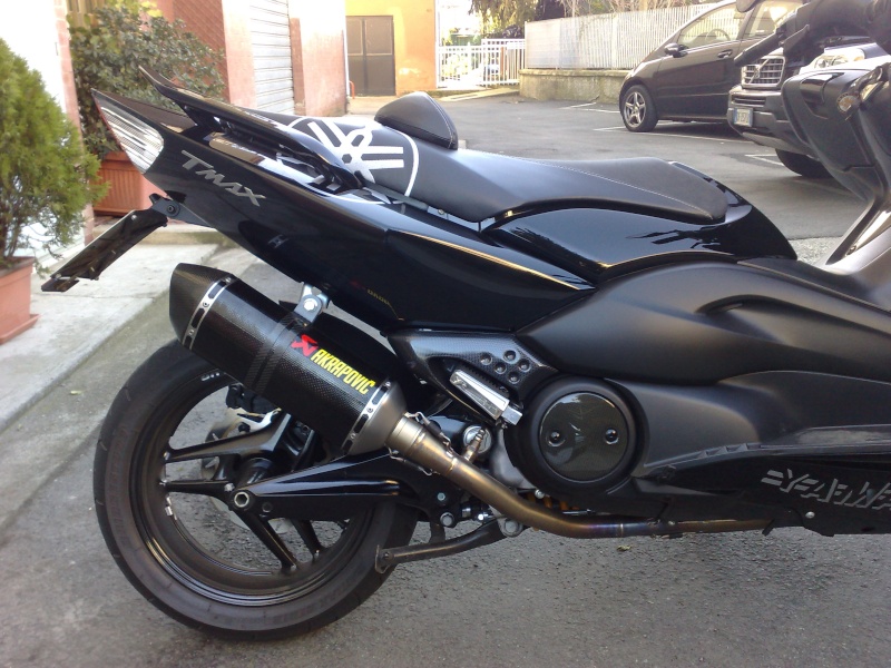 Un akra de 1000 gsxr sur le tmax, c'est possible aussi Gsxr1011