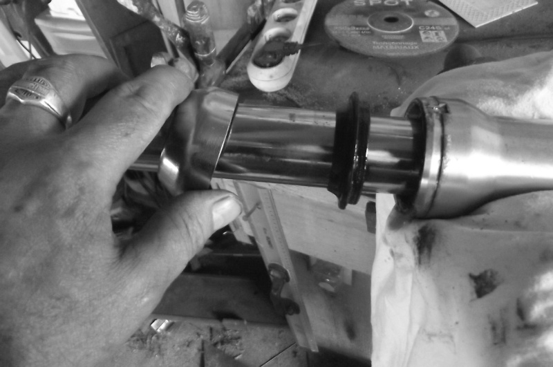 TUTOS. 18 : Joints spi sur amortisseurs de fourche Sportster 883 XL de 2005. Swing Dscf2124