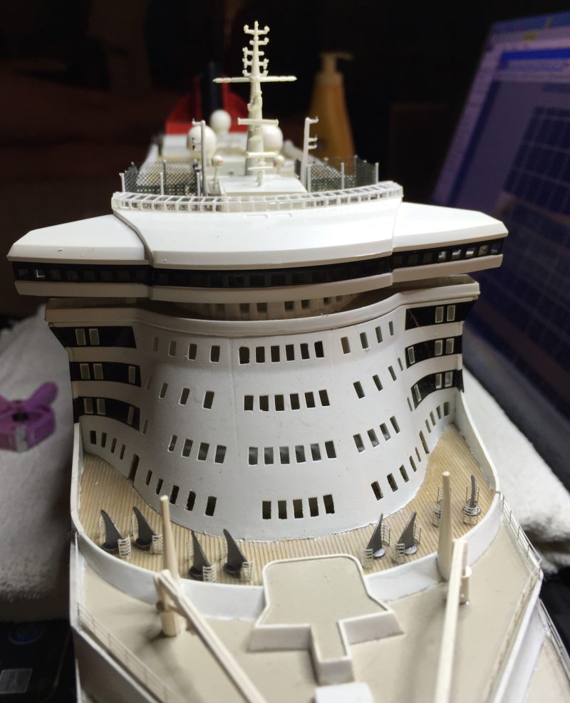 construction du queen mary 2 au 1/400 de chez revell - Page 12 Img_1290