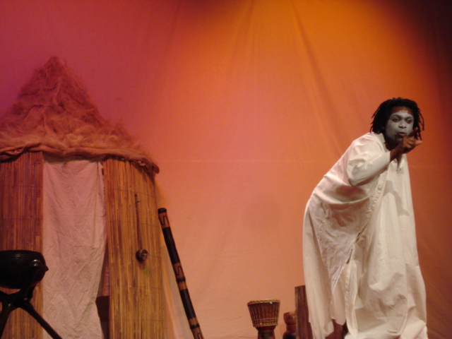 O Teatro Frum de Moura marca a sua presena no Festival de Teatro Lusfono, em Teresina - Piau - Brasil, com as criaes "O Esqueleto do Cozinheiro Akli" e "Magia Negra" Magia_10