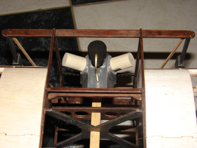 CONSTRUCTION D'UN AVION PAS A PAS POUR LES DEBUTANT BLERIOT - Page 20 Dsc08145