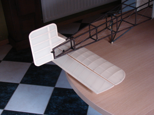 CONSTRUCTION D'UN AVION PAS A PAS POUR LES DEBUTANT BLERIOT - Page 36 Dsc08241