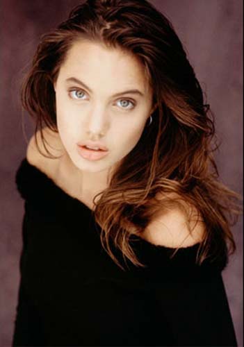 Angelina Jolie byle deiti 3410