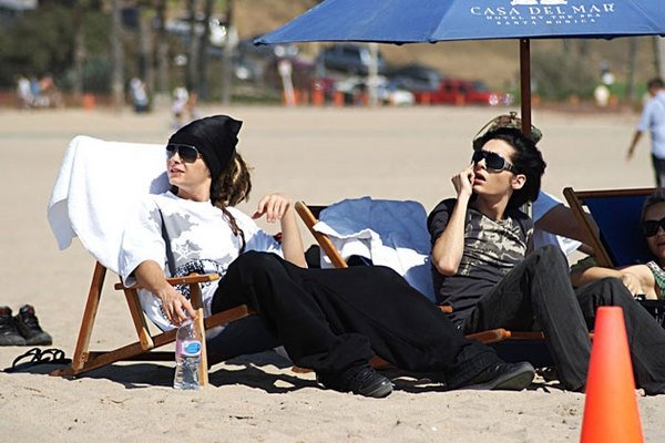 Tom & Bill Kaulitz On A Lost Angeles Beach! =] N1472210