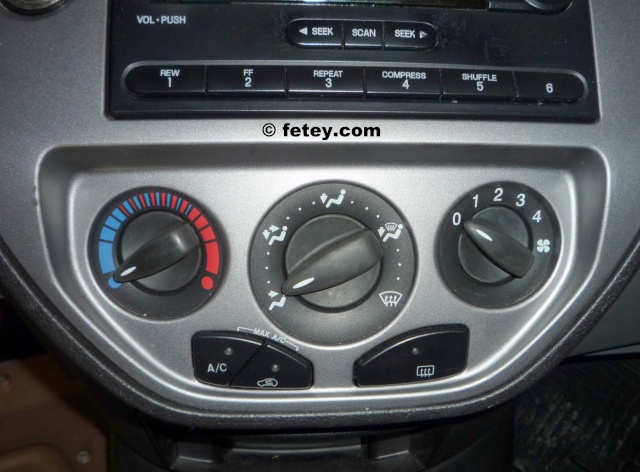 Ford Focus ZX5 SES 2005 2L, contrôle des trappes de ventilation brisé P1120211