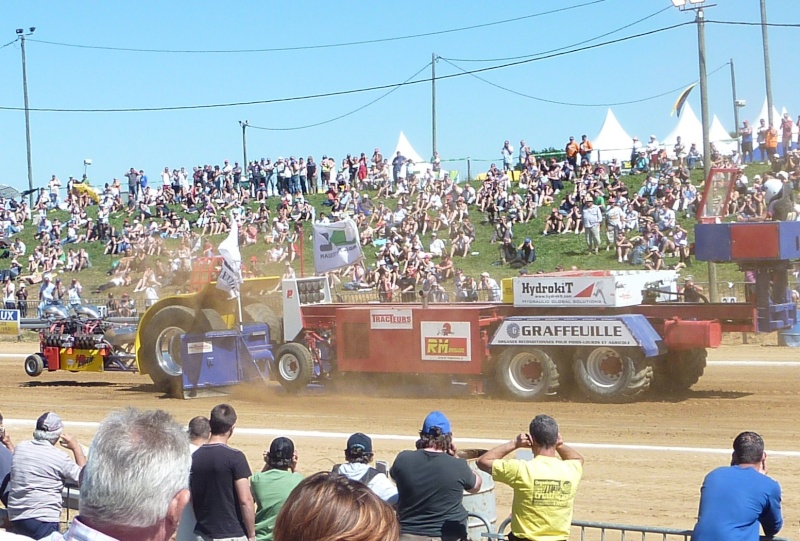 Tractor  Pulling - Page 2 P1000810