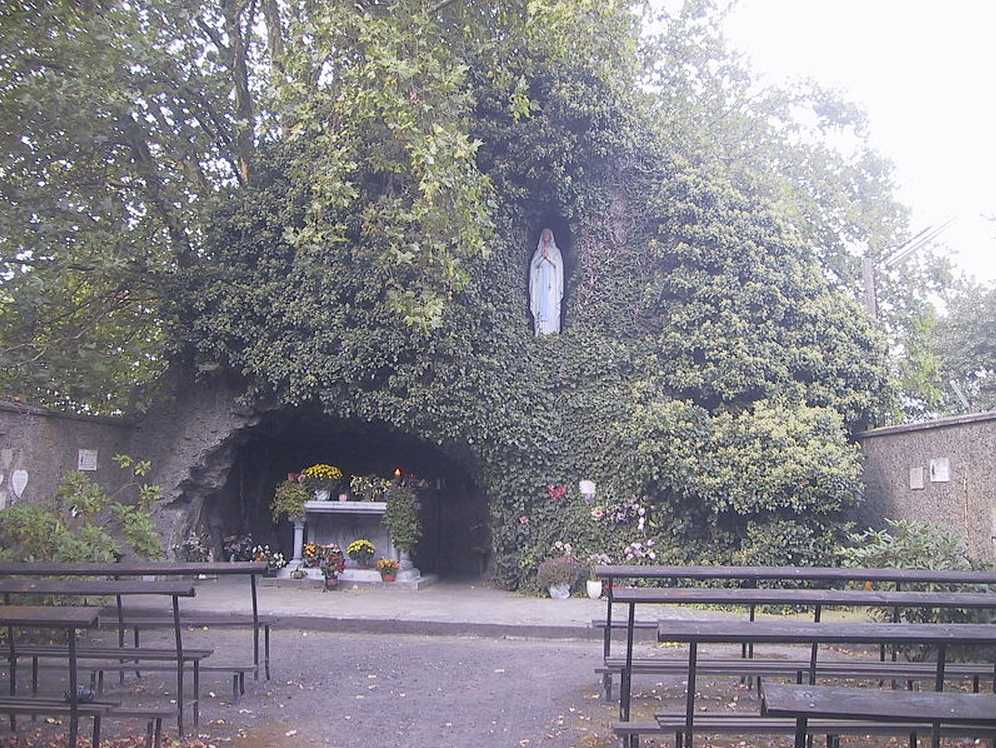 Les répliques de la grotte de Lourdes 2013-082