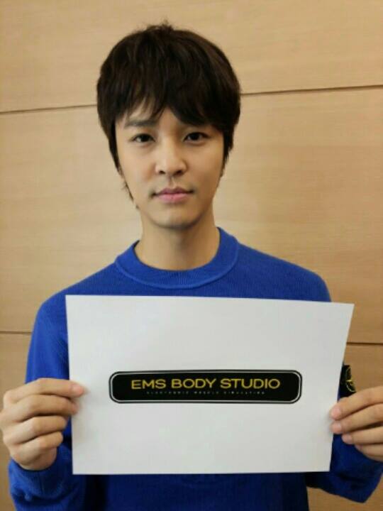 Kim Jeong Hoon posando para EMS BODY STUDIO 10256811