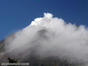 بركان "سينابونغ" يثور مجدداً بعد 400 عام من السكون St_ind10
