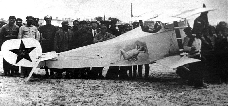 Des pin up sur des Nieuport soviétiques. 66cf9d10