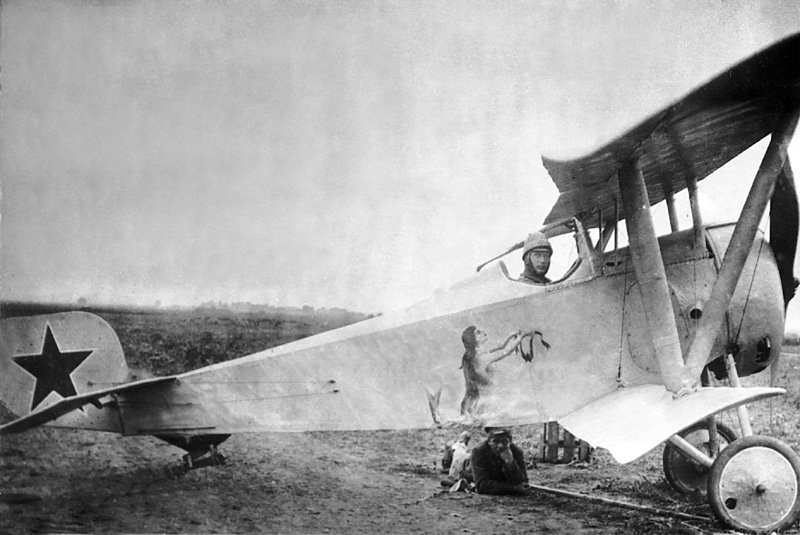 Des pin up sur des Nieuport soviétiques. 6e8f7510