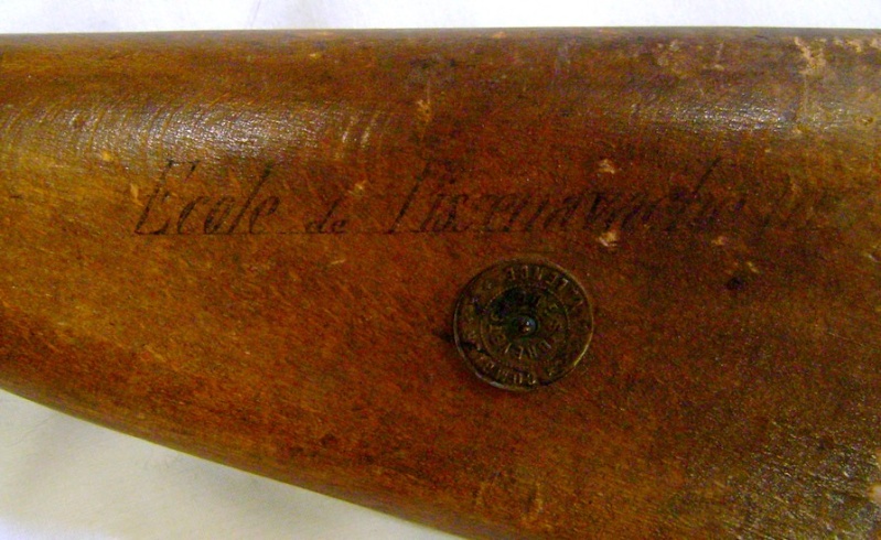 fusil en bois combier valence , dans grenier d'une ecole ... Dsc06823