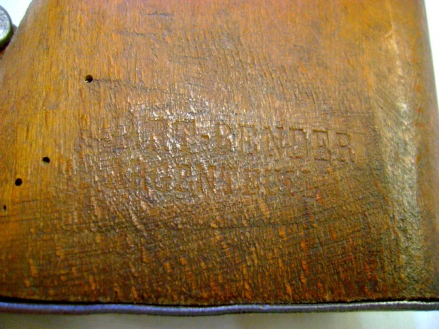 fusil en bois combier valence , dans grenier d'une ecole ... Dsc06825
