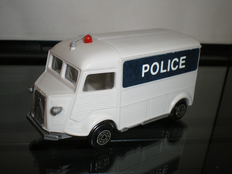 Citroën miniatures > "Véhicules des forces du maintien de l'ordre"  Imgp4623