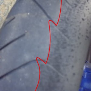 [TUTO] Identifier l’origine de l’usure irrégulière des pneus piste moto Pneu310