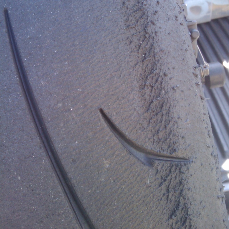 [TUTO] Identifier l’origine de l’usure irrégulière des pneus piste moto Pneu610