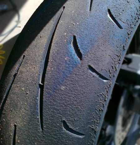 TUTO] Identifier l'origine de l'usure irrégulière des pneus piste moto