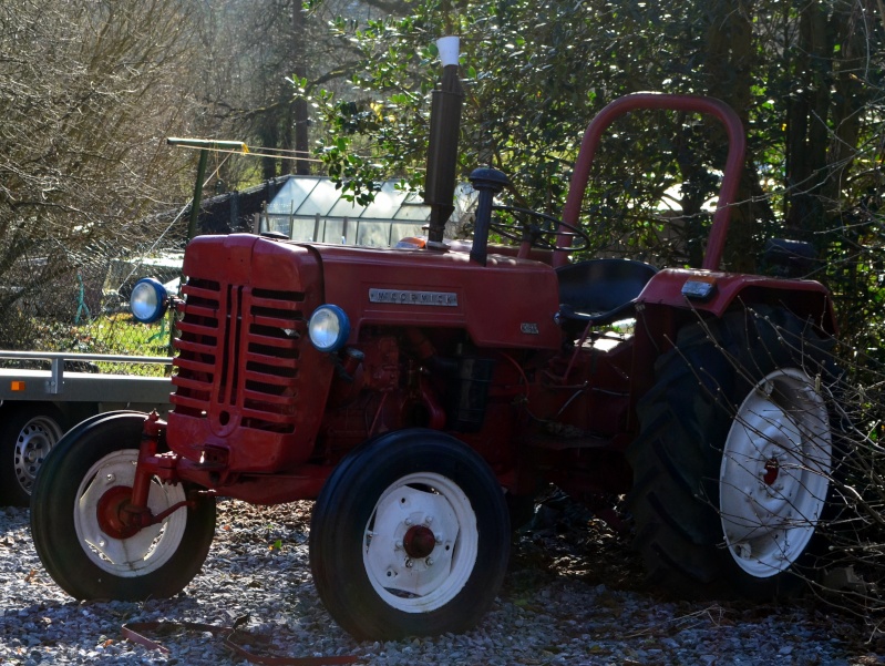 A V tracteur Mac Cormick D430 standard. Tracte10