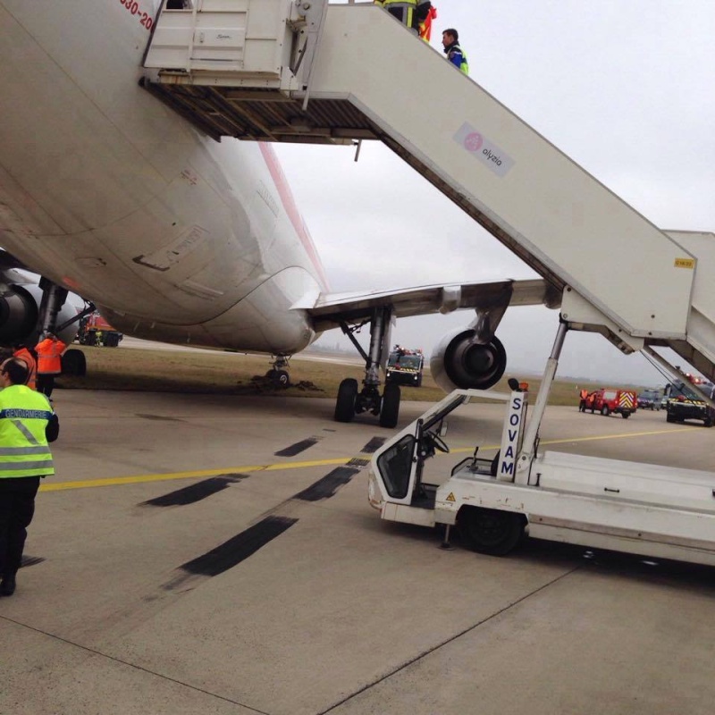 Sortie de piste d'un Airbus d'Air Algérie à Orly : une piste est fermée 10982310