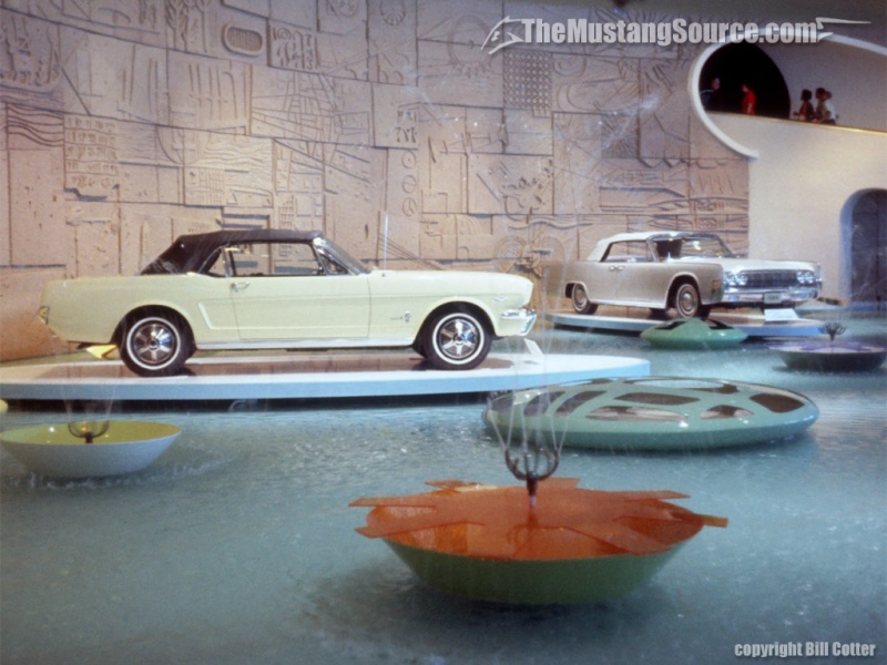 Mustang en montre au New-York World fair de 1964 410