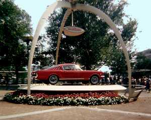 Mustang en montre au New-York World fair de 1964 64wf-310