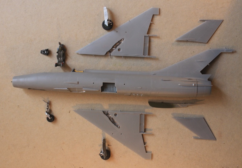 1/48 Mig 21 f13 Trumpeter FINI Img_8215
