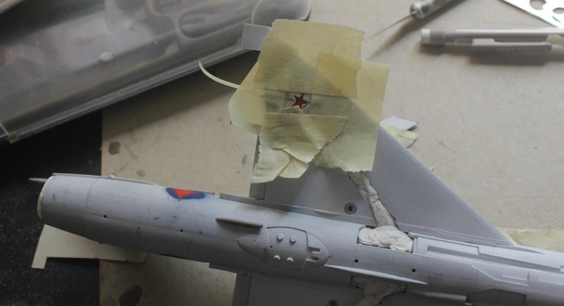 1/48  Mig 21 f13   Trumpeter    FINI - Page 2 Img_8224
