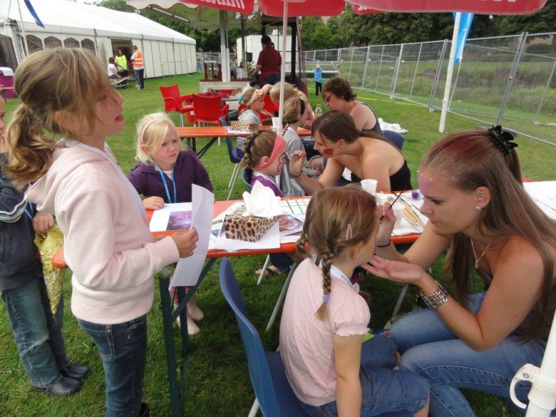 Dukendam 2012 woensdag 8 augustus foto's creatief, tattoo, schmink en graffiti Dh08610