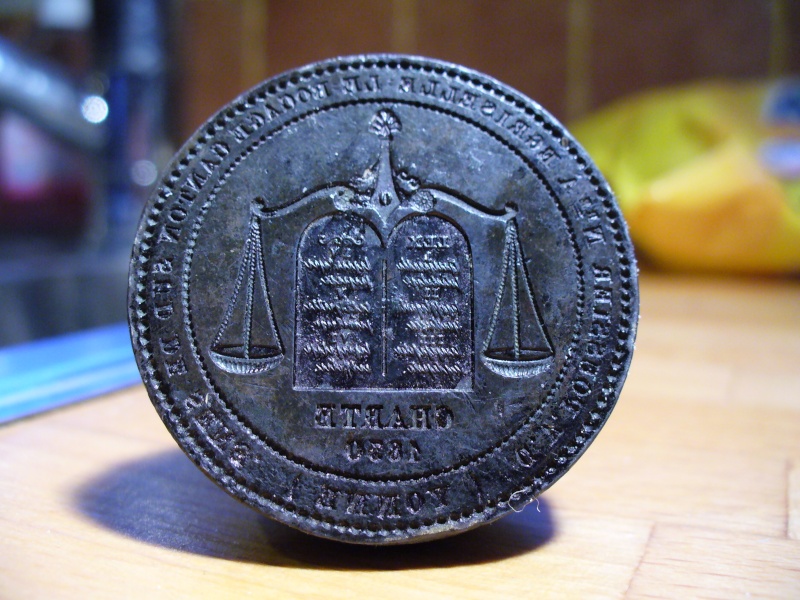 superbe objet coin ou matrice de jeton P1140911