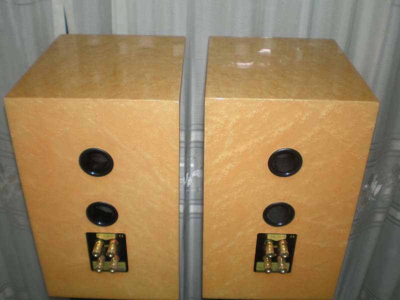 Quad 12L speaker with stand(used )sold P7300015