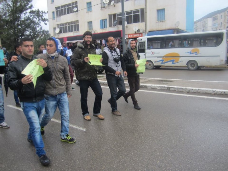 Les etudiants de Bejaia marchent contre le gaz de schiste  Sadi29