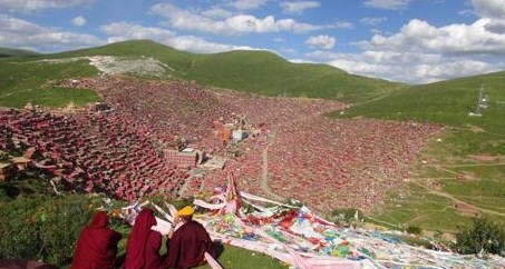 LARUNG GAR, UNIVERSITE BOUDDHIQUE DES HAUTS PLATEAUX... Uni10