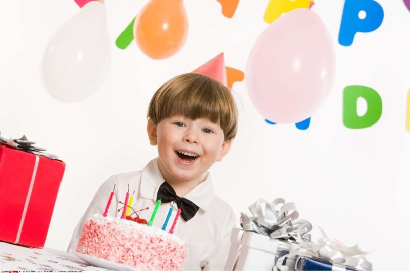 Il manque une fête d'anniversaire, ses parents reçoivent une facture pour son absence Cqn8er10