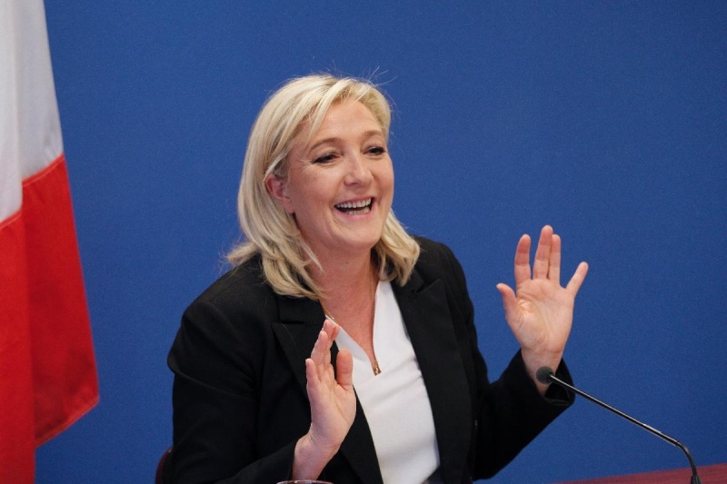 Le coiffeur de Marine Le Pen se dit harcelé par des cadres homosexuels du FN Part-p10