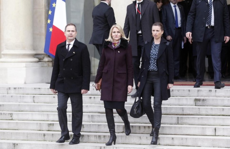 فيديو وصور: رئيسة وزراء الدنمارك فضحها الله في مسيرة باريس 111