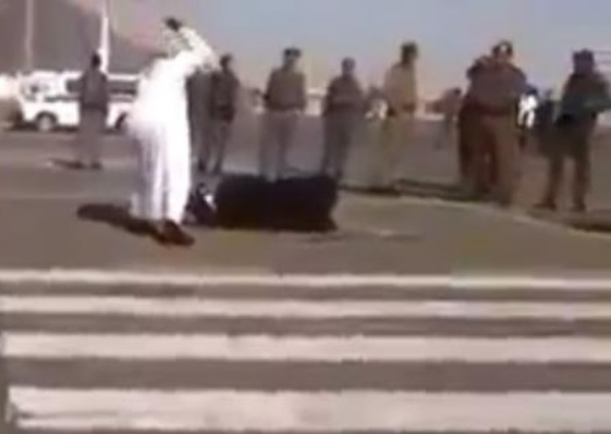 فيديو وزارة الداخلية السعودية : تقطع رأس إمرأة وسط الشارع ! للكبار فقط 34611