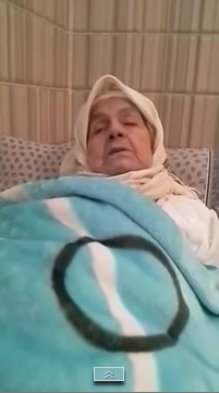 فيديو : مسنة مغربية مصابة بالزهايمر تنسى كل شيء إلا تلاوة القرآن Alamer13