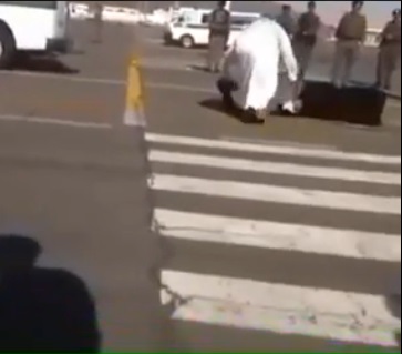 فيديو وزارة الداخلية السعودية : تقطع رأس إمرأة وسط الشارع ! للكبار فقط Ers14