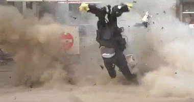 فيديو: لحظة انفجار عبوة ناسفة ومقتل خبير مفرقعات مصري G2be5c12