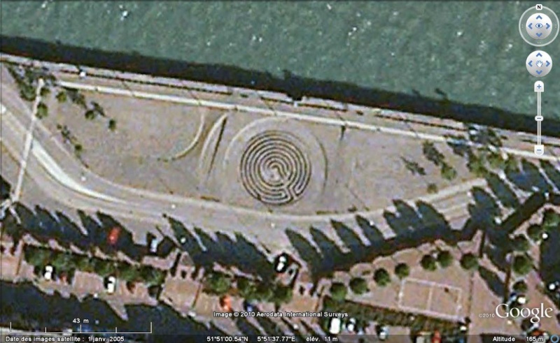 Les labyrinthes découverts dans Google Earth - Page 17 10