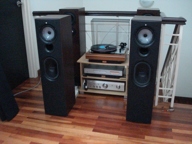 Q65 Kef floorstand speakers Dsc03416
