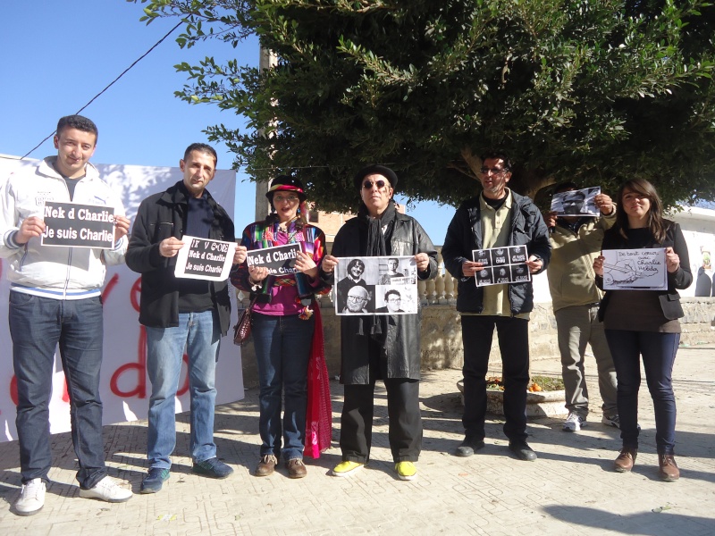 Rassemblement de solidarité avec Charlie Hebdo à Aokas ( 10/01/2014) Dsc03432