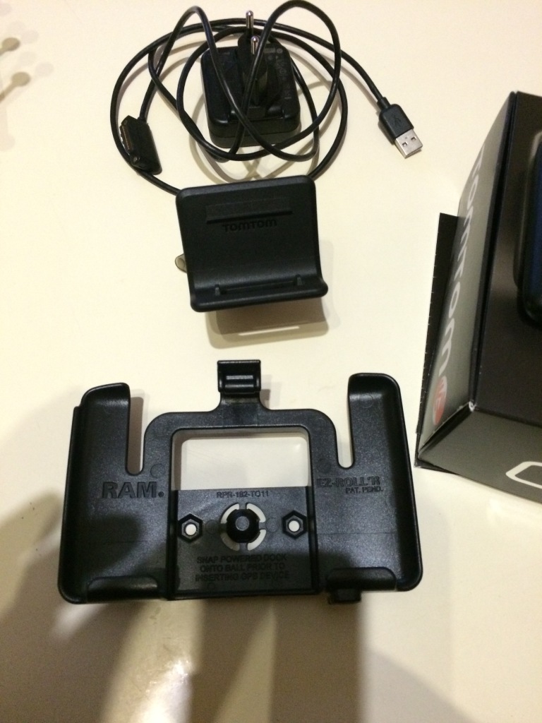 Vends GPS tomtom 1005 LIVE EUROPE Img_5827