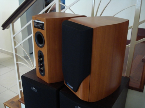 Mission m60i bookshelf speakers Dsc03511