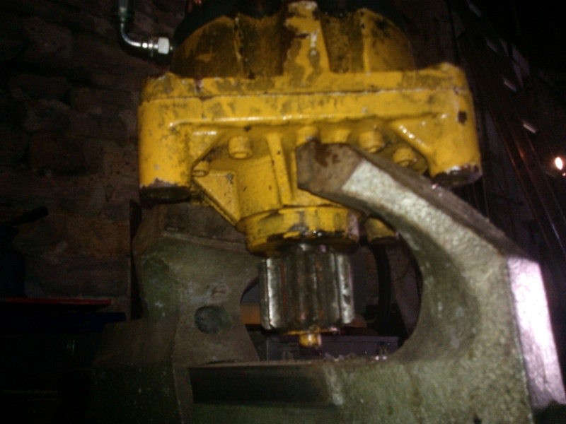 problème moteur hydraulique de rotation sur grue agricole Moteur11